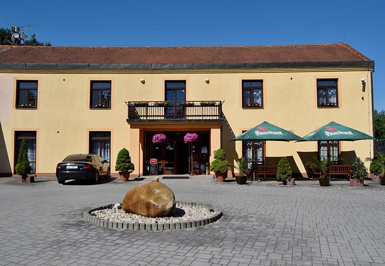 Penzion Parkur Hrobice Kültér fotó